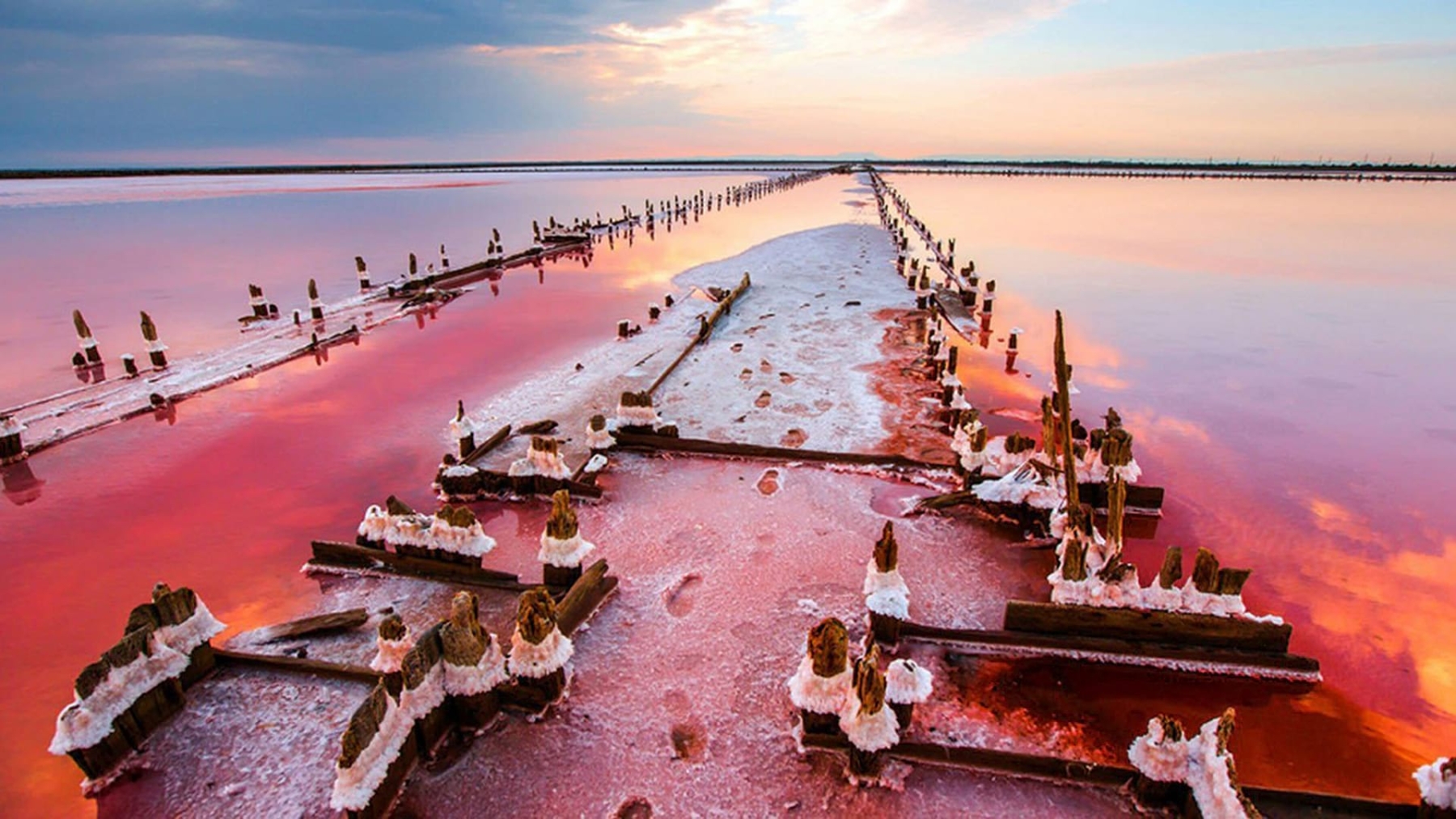 Розовое озеро саки. Сасык Сиваш озеро. Сасык-Сиваш Евпатория. Озеро Сасык Евпатория. Розовое озеро в Крыму Сасык Сиваш.